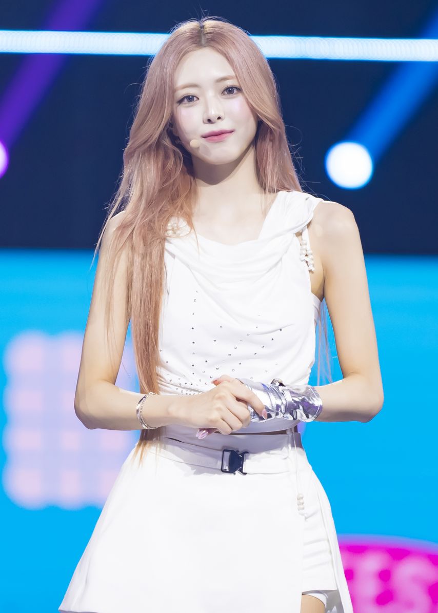 ITZY 유나1_2.jpg