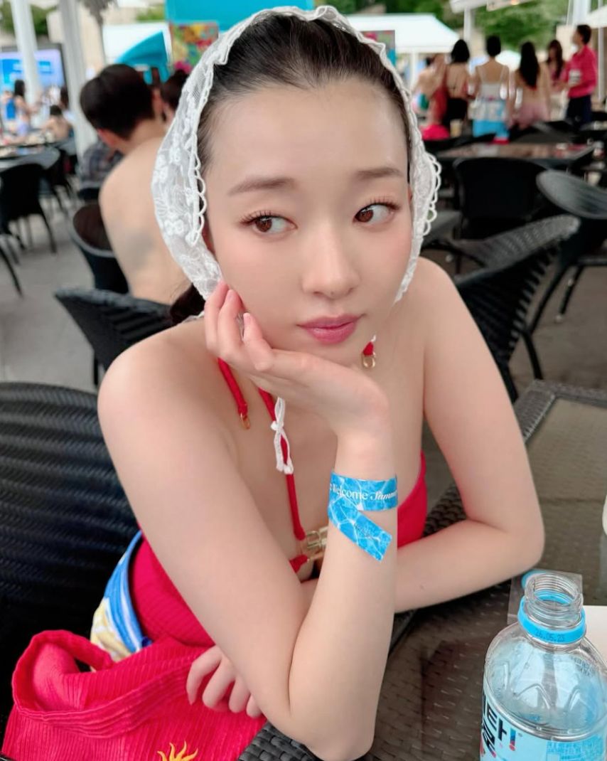 배우 김선아 모노키니 수영복1_3.jpg