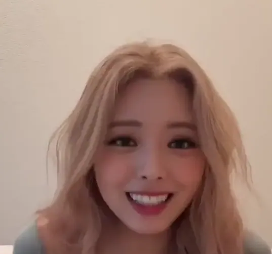들썩들썩거리는 ITZY 유나 2.webp