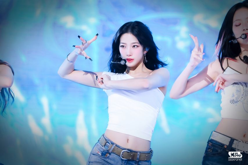 청바지핏 좋은 상큼한 미모 르세라핌 카즈하1_3.jpg