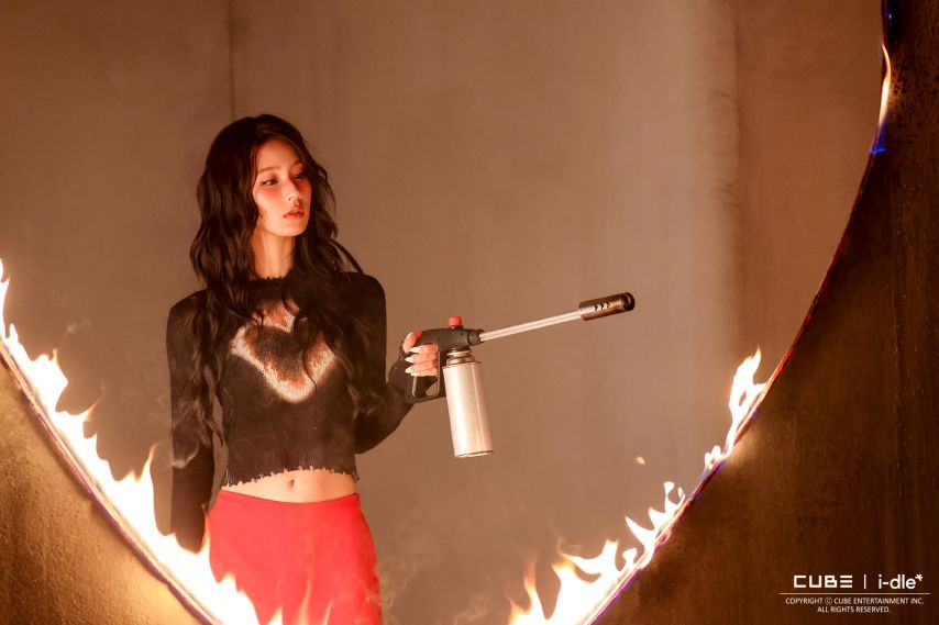 아이들 미연 2nd Mini Album [MY, Lover] Intro Film 비하인드1_7.jpeg