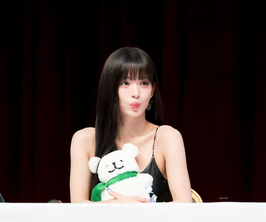 프로미스나인 이채영1_2.jpg
