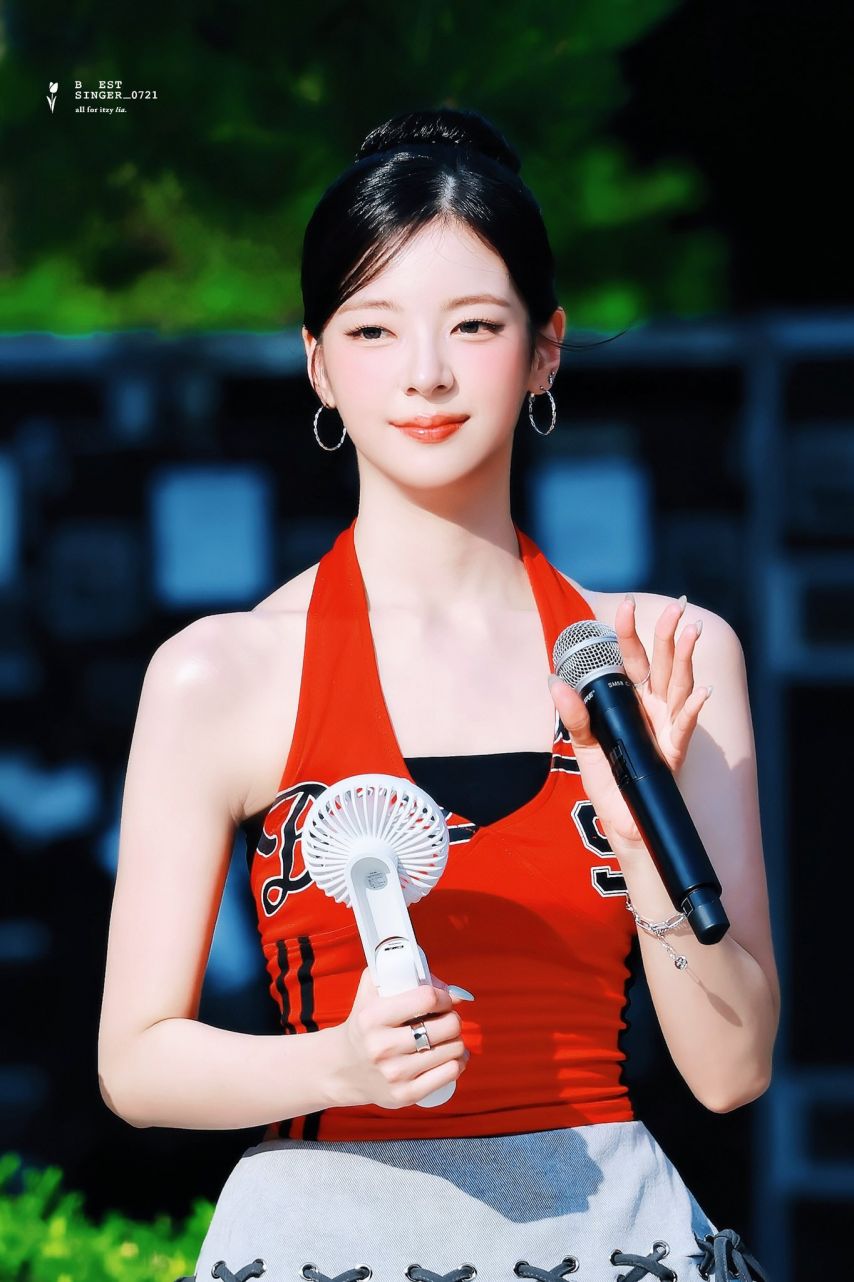 ITZY 리아1_2.jpg
