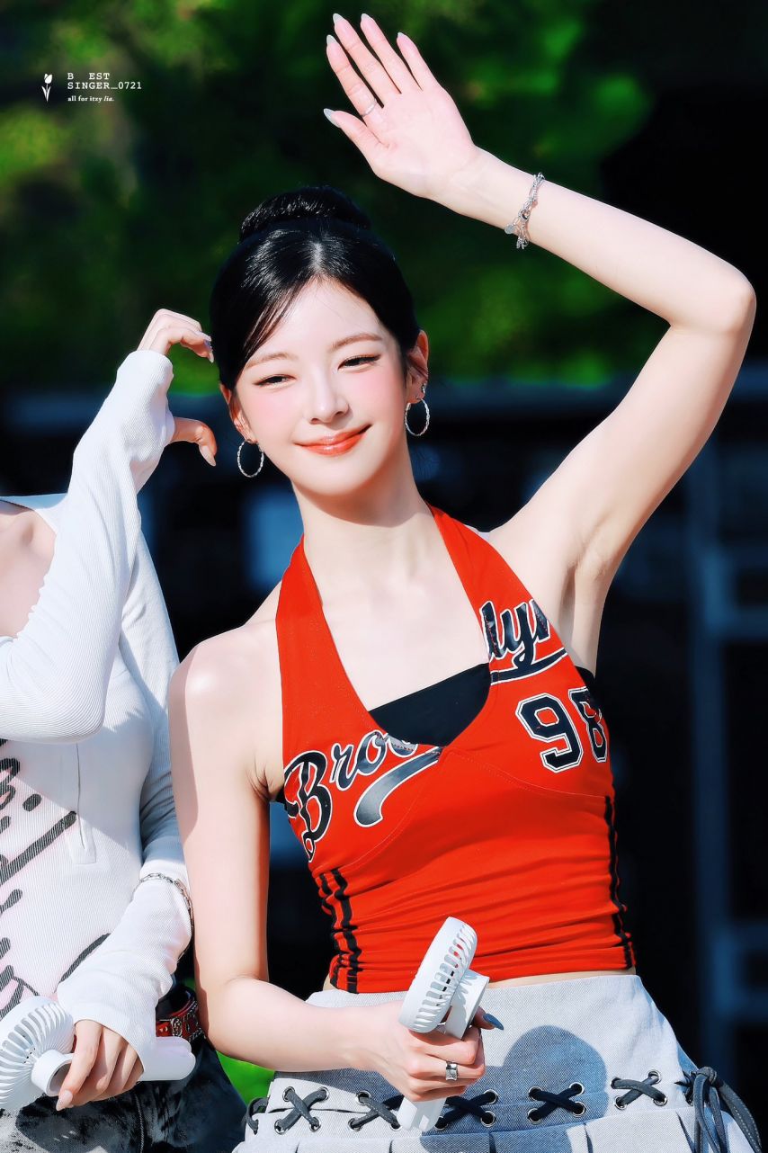 ITZY 리아1_6.jpg