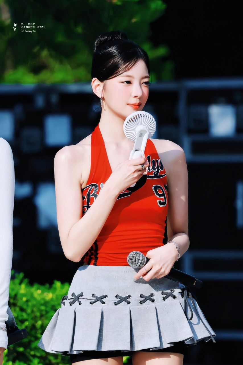 ITZY 리아1_3.jpg