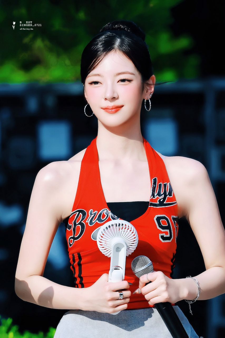 ITZY 리아1_1.jpg