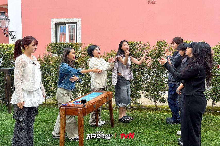 유진 미미 영지 은지 지구오락실1_2.jpg