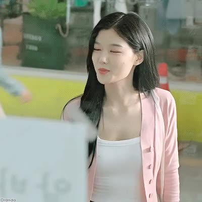 김유정 미모 14.gif