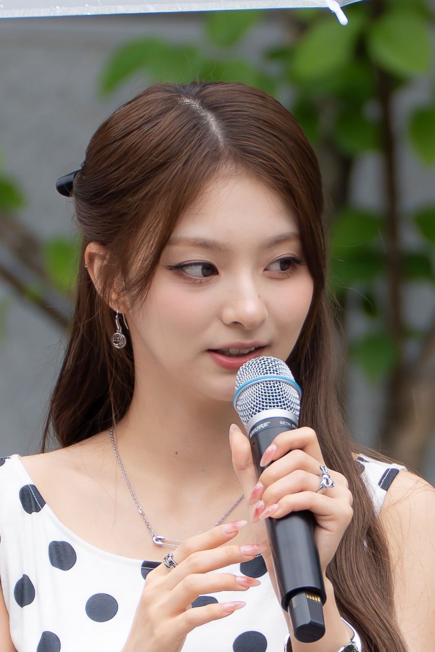 프로미스나인 이나경1_4.jpg