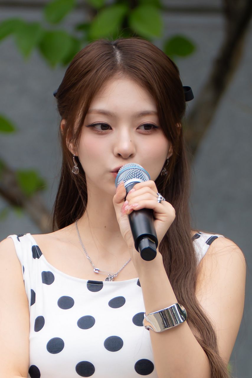프로미스나인 이나경1_3.jpg