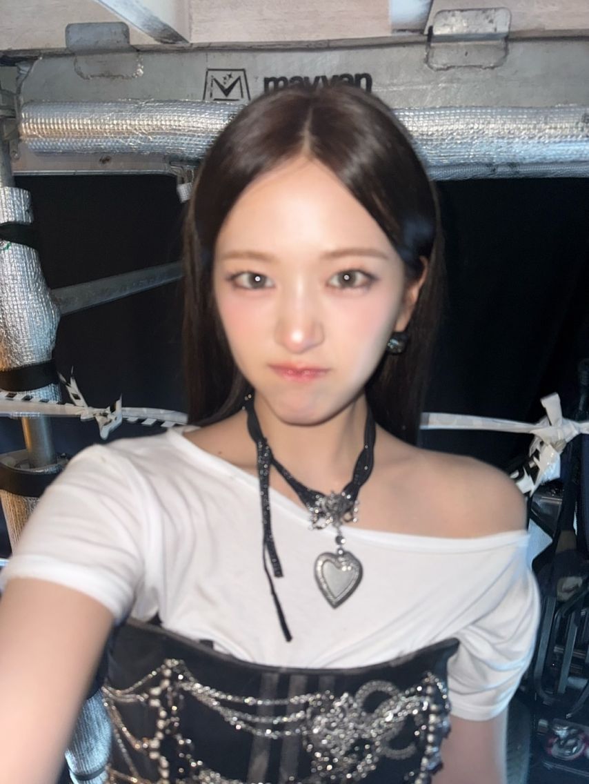 아이브 안유진1_12.jpg