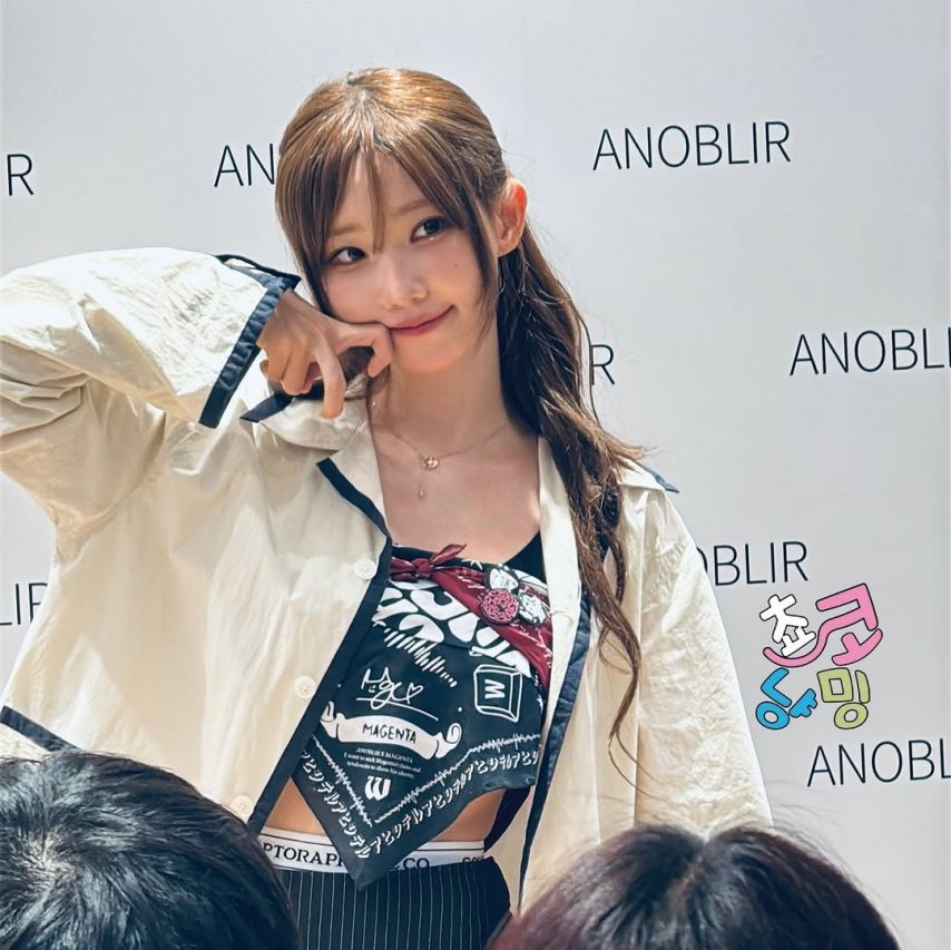 QWER 마젠타2_2.jpg