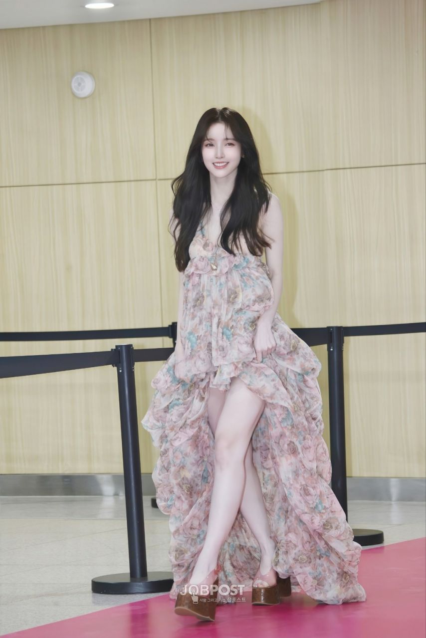 화사한 꽃무늬 드레스 요망한 가슴골 뽀얀 허벅지 각선미 아린12.jpg