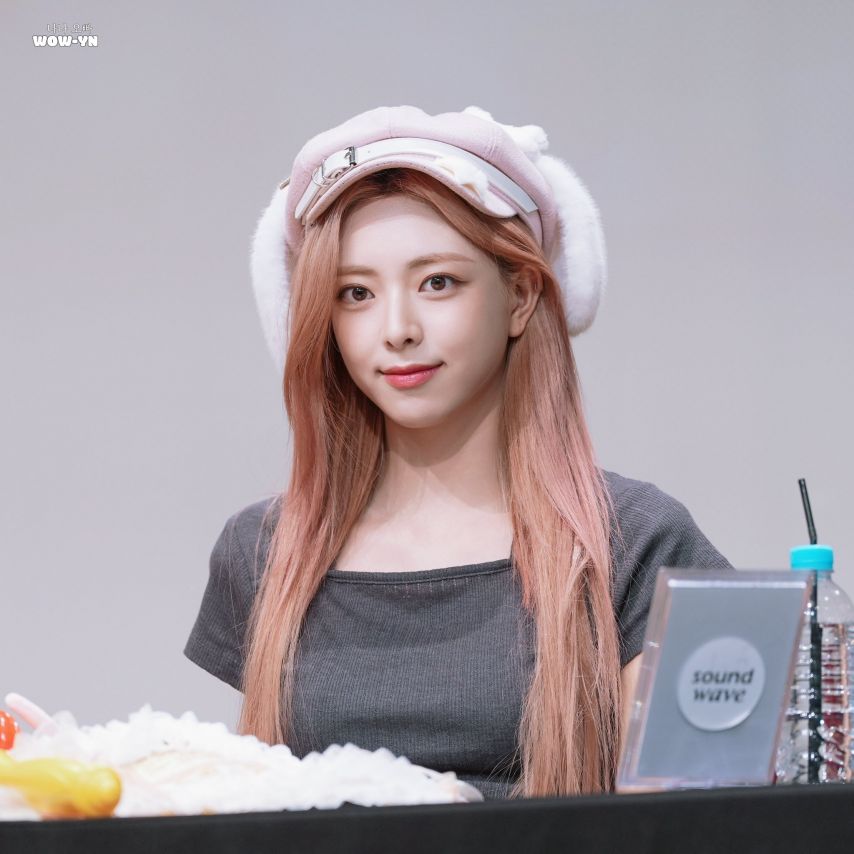 ITZY 유나1_2.jpg