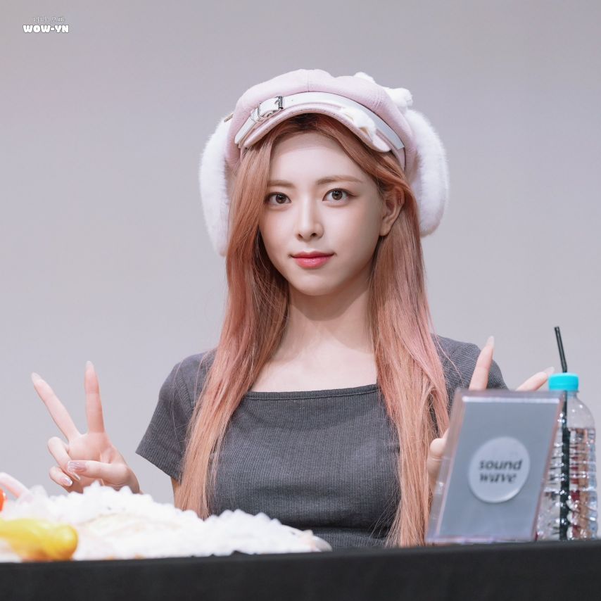 ITZY 유나1_1.jpg