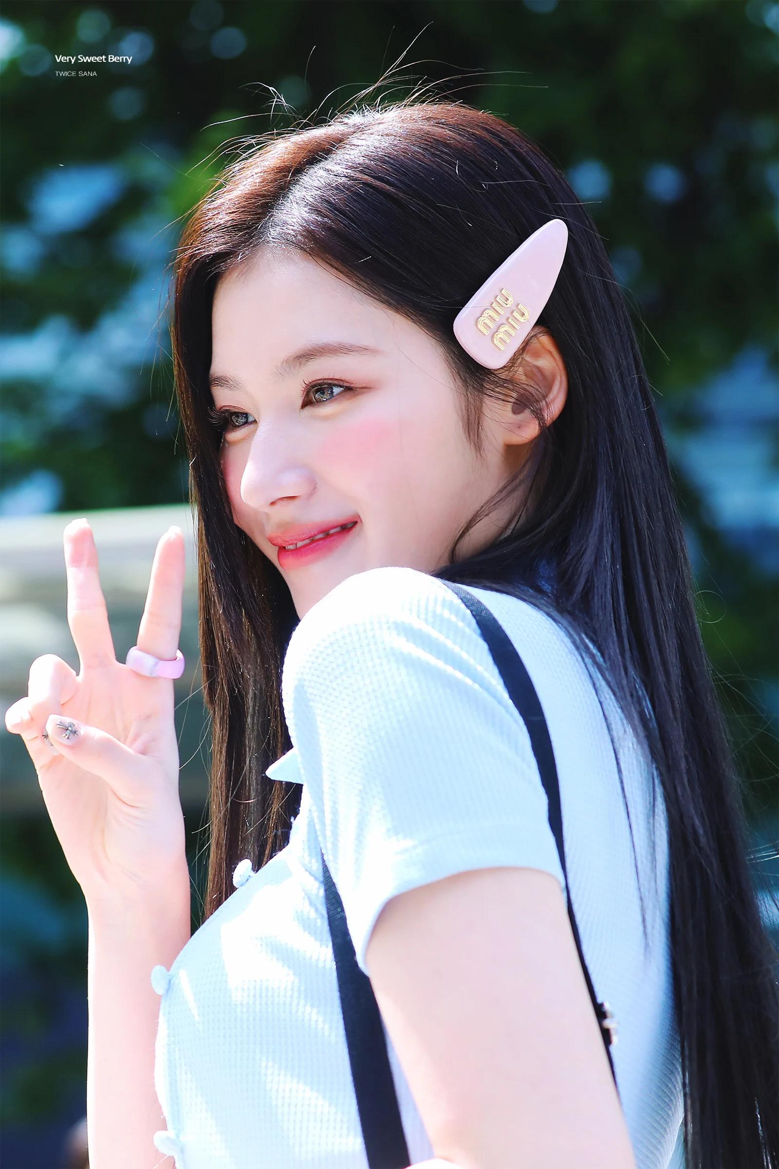 러블리한 청량미모 트와이스 사나1_3.webp.jpg