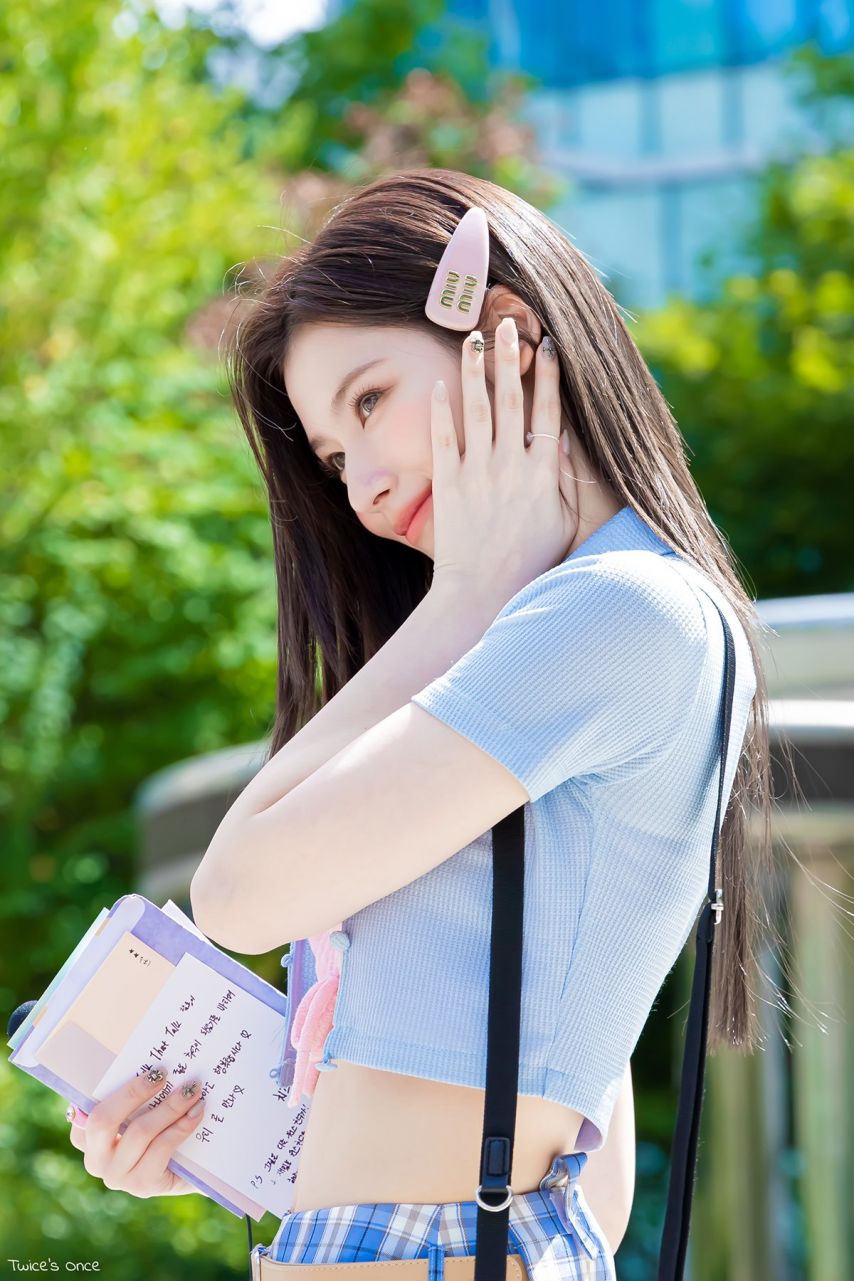 러블리한 청량미모 트와이스 사나1_1.jpg