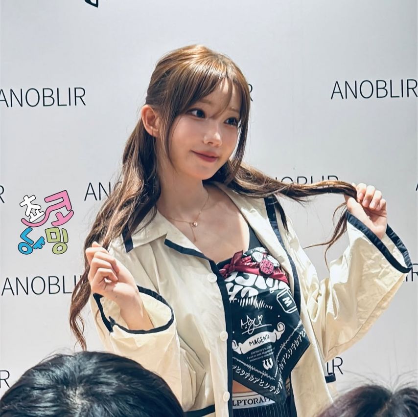 QWER 마젠타3_4.jpg