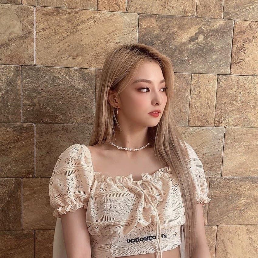 프로미스나인-이나경1_4.jpg