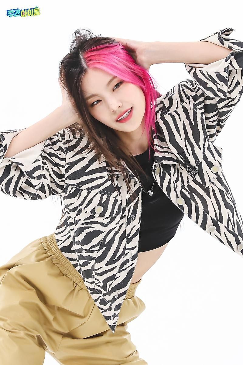 ITZY 예지1_2.jpg