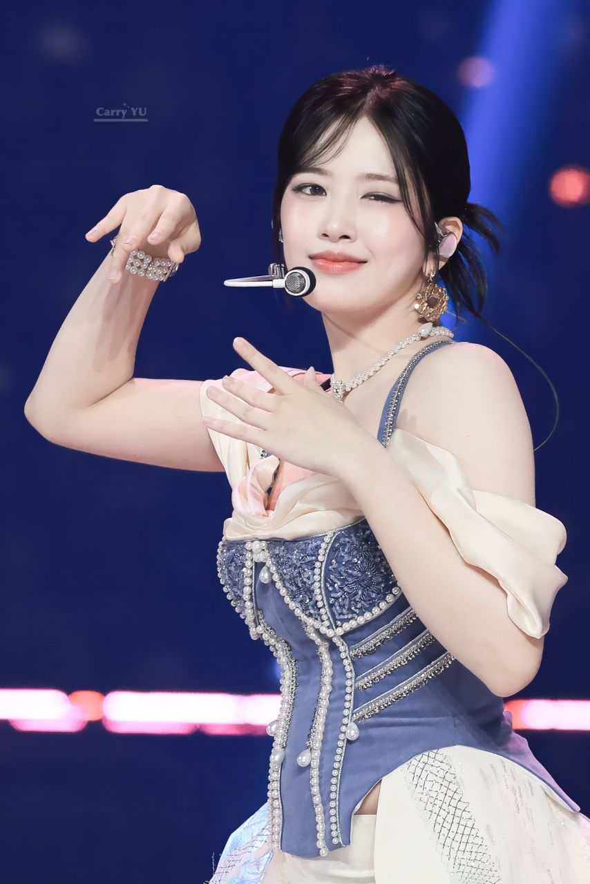 아이브 안유진1_2.jpg