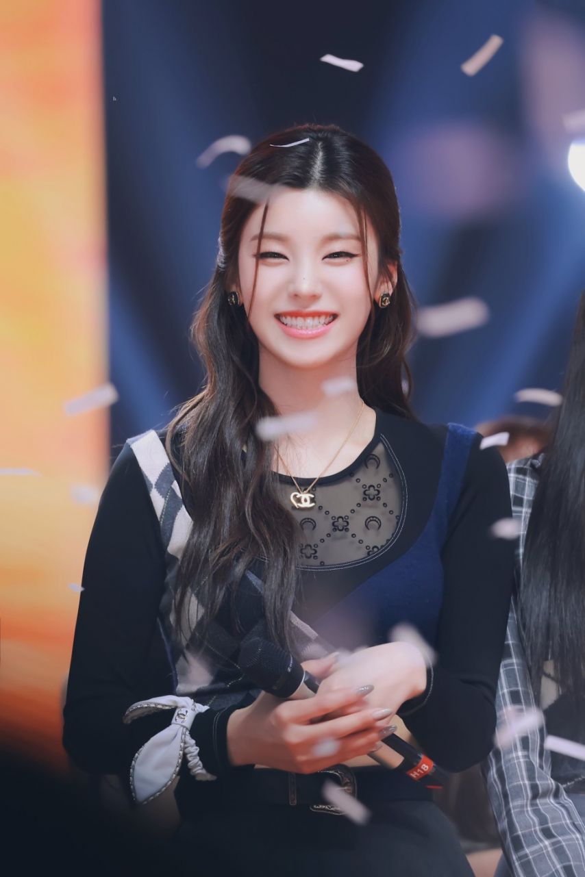 ITZY 예지1_2.jpg