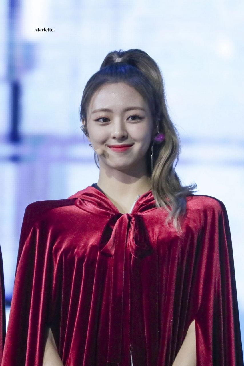 ITZY 유나1_2.jpg