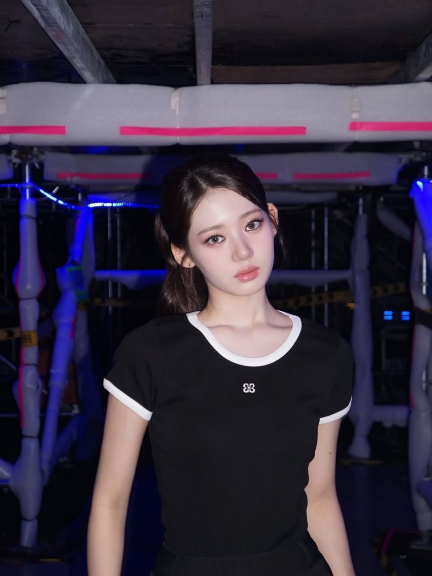 BABYMONSTER (베이비몬스터) 로라1_2.jpg