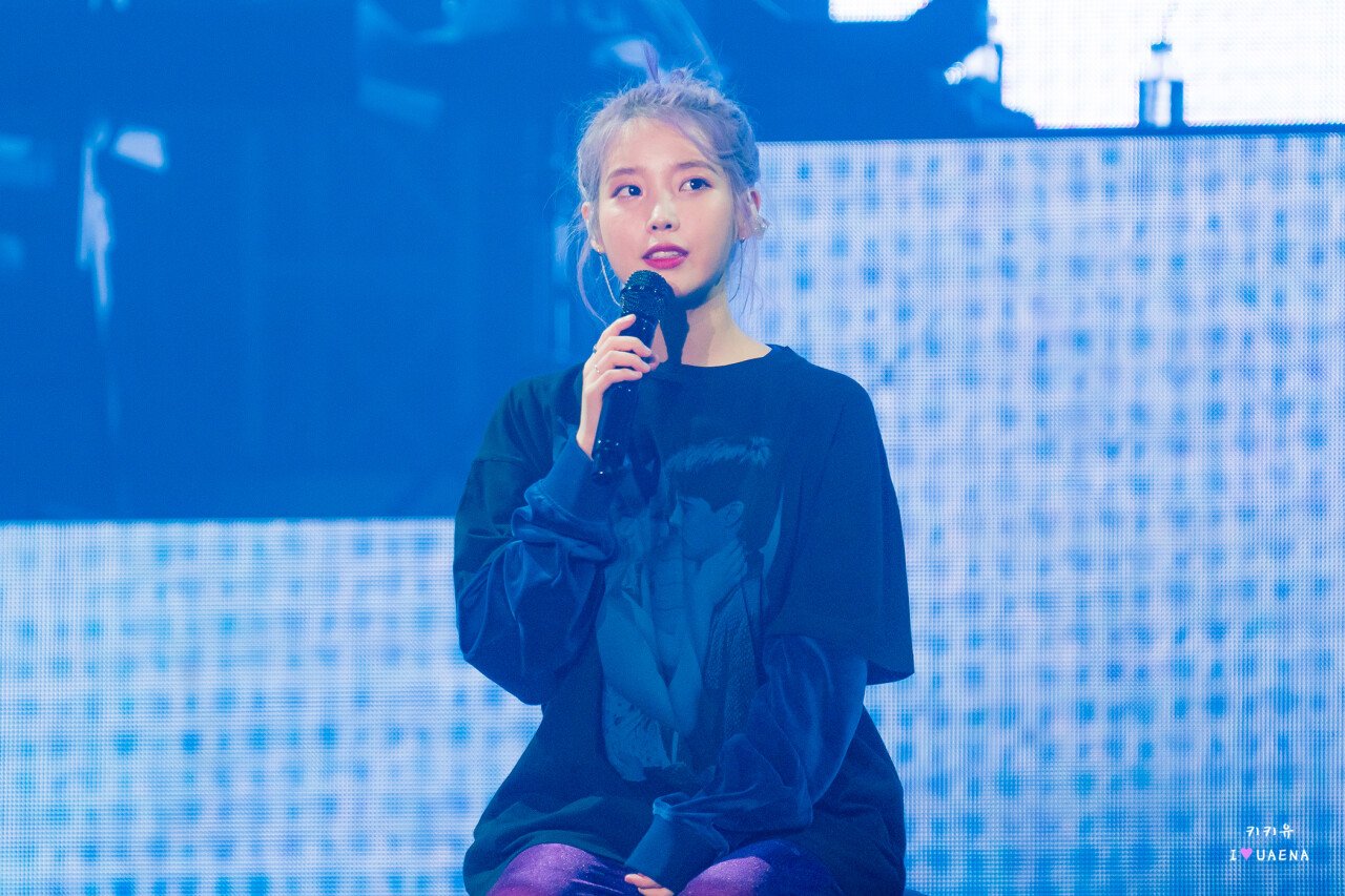 아이유 콘서트 사진1_3.jpeg