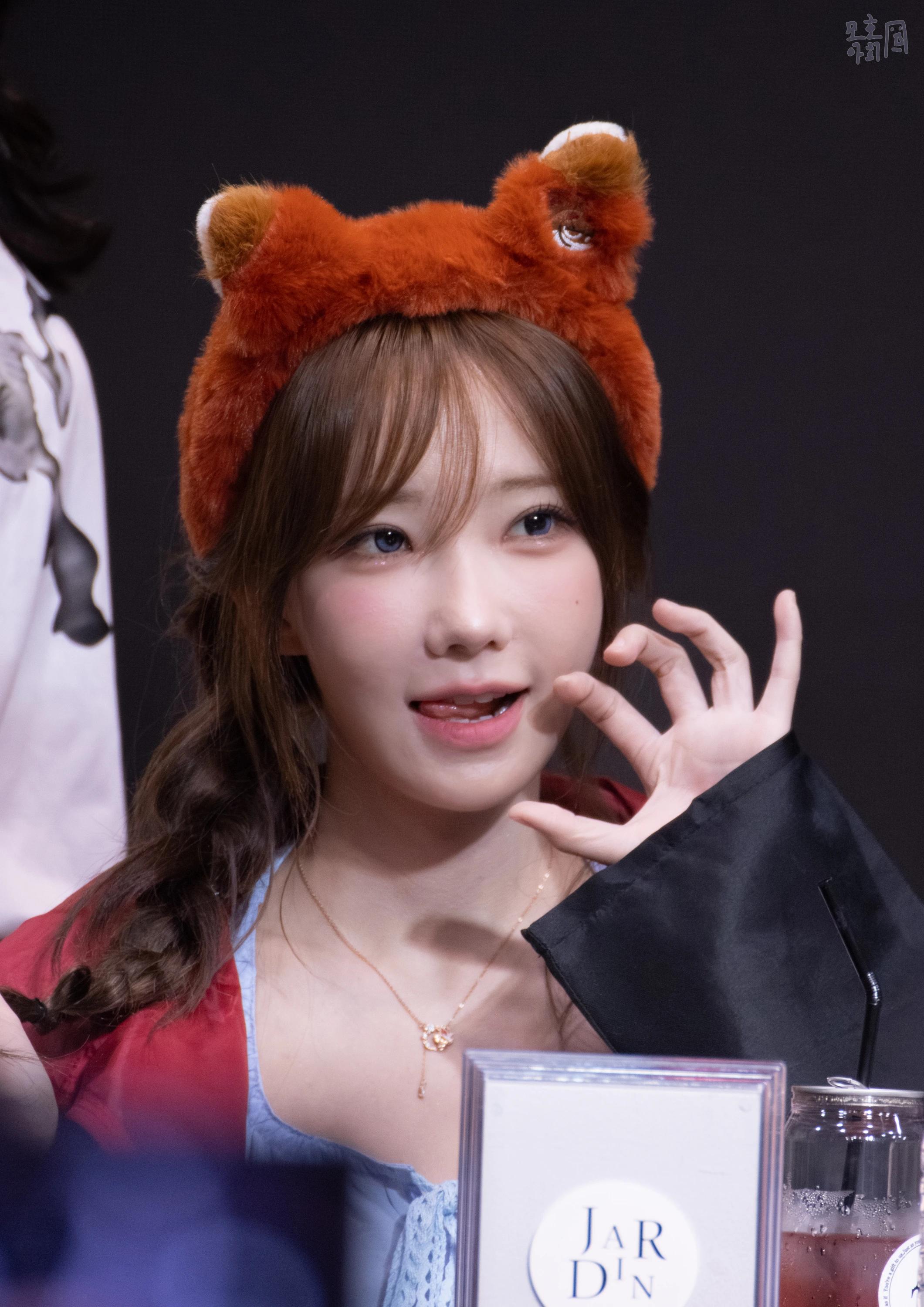 QWER 머리 박는게 습관인 아희1_4.webp.jpg