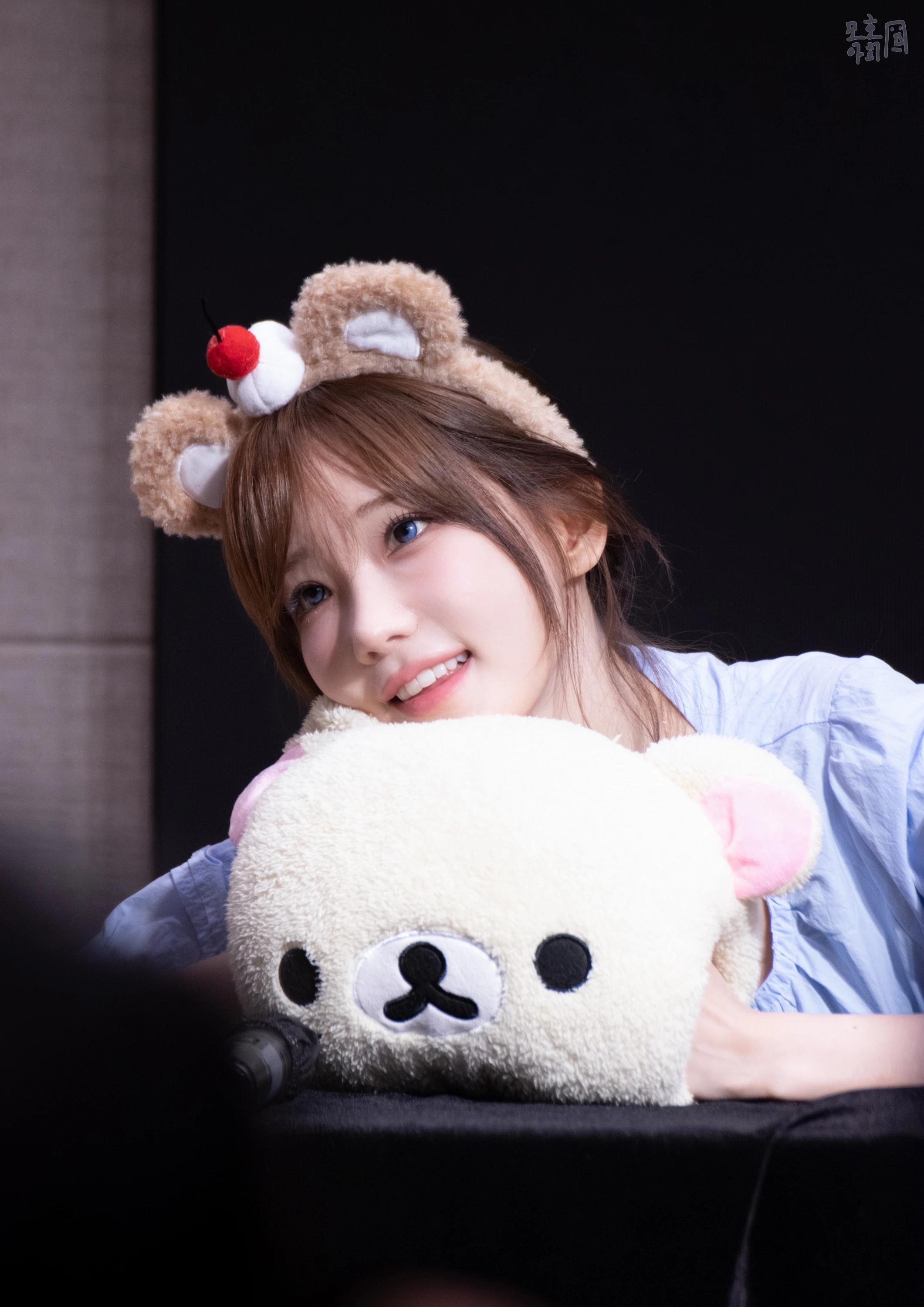 QWER 머리 박는게 습관인 아희1_2.webp.jpg