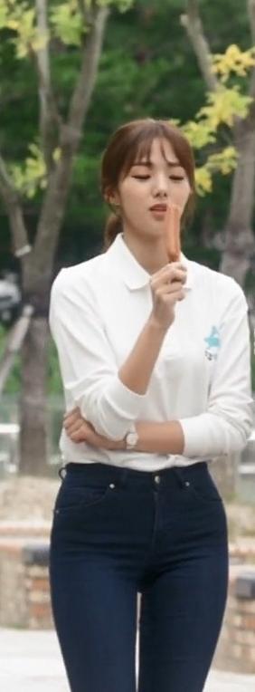 골반라인 돋보였던 채수빈 제작발표회 검스 원피스 핏1_4.png.jpg