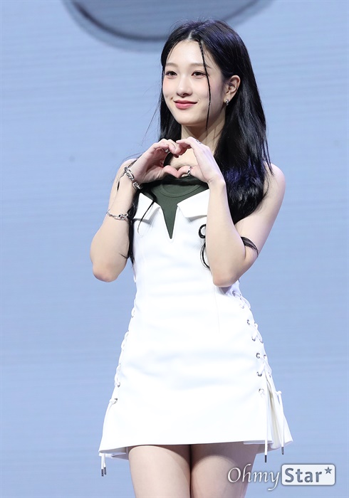 프로미스나인 이서연1_3.jpg