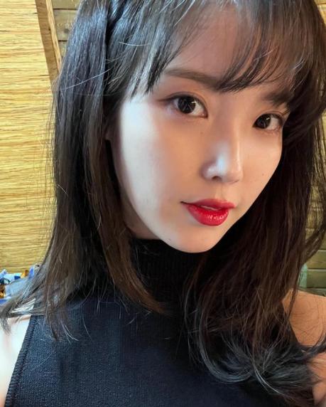아이유1_1.png.jpg