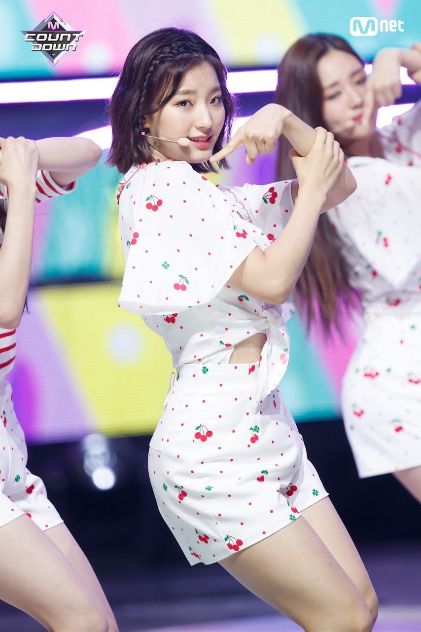 프로미스나인 이새롬1_4.jpg