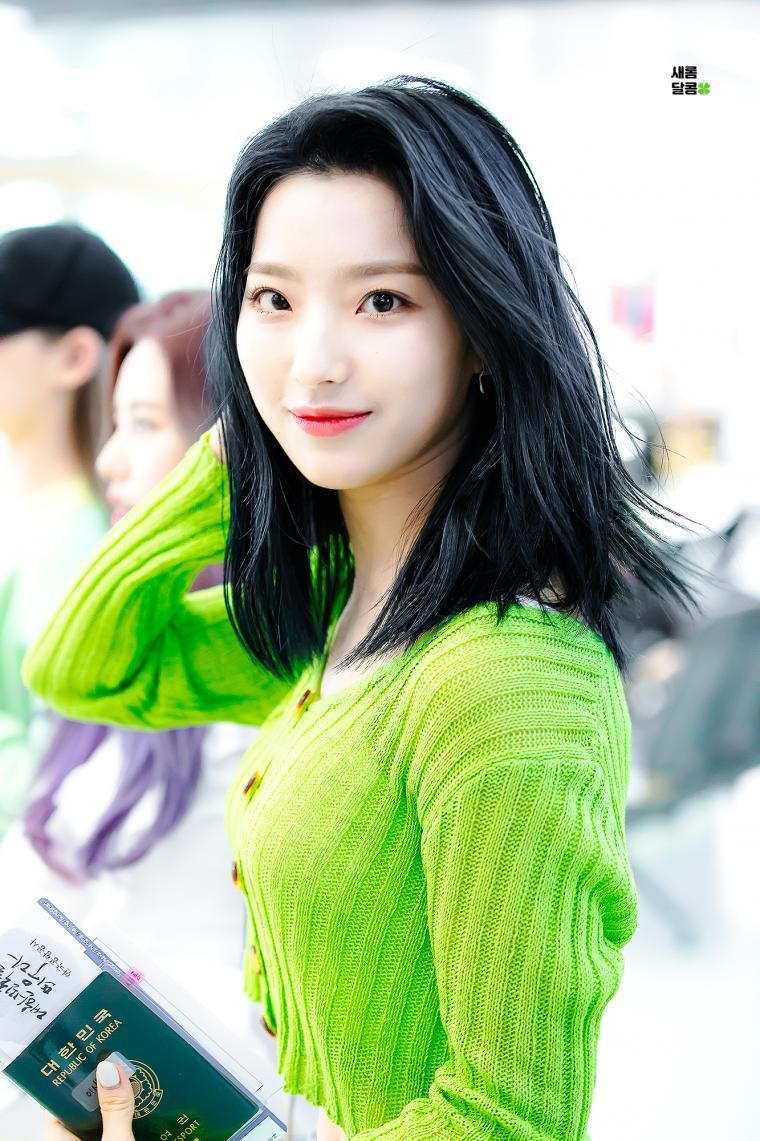 프로미스나인 이새롬1_1.jpg