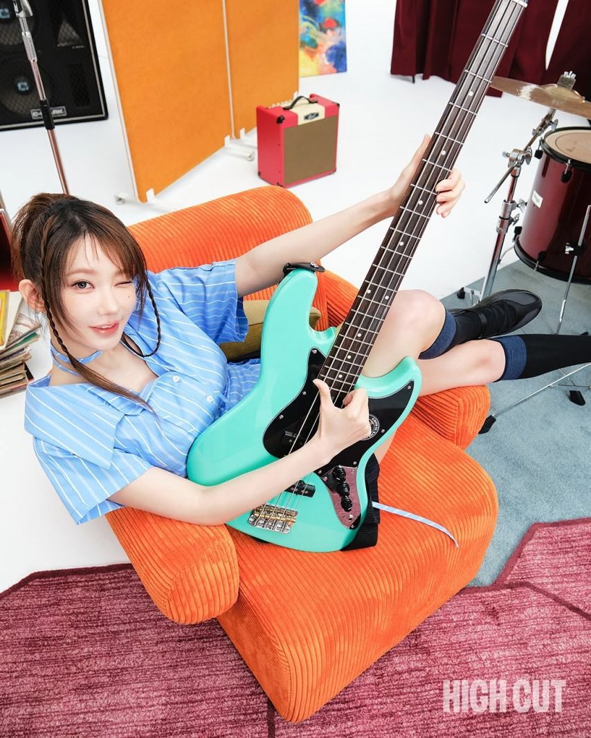 QWER HIGH CUT1_6.jpg