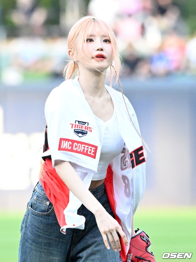 프로미스나인 송하영1_4.jpg