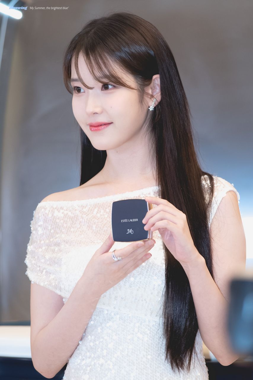 아이유 240807 에스티로더 팝업1_11.jpg