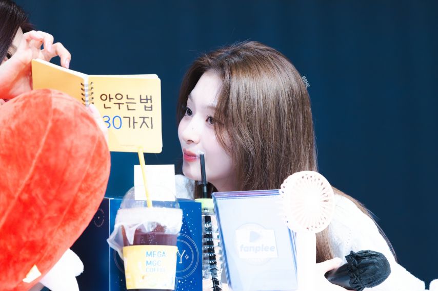 프로미스나인 이나경1_5.jpg