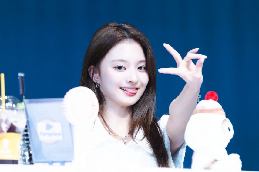 프로미스나인 이나경1_2.jpg