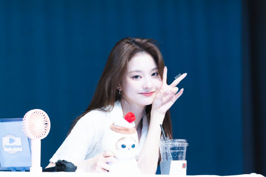 프로미스나인 이나경1_1.jpg