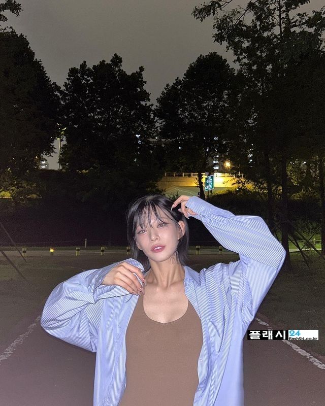 프로미스나인 이채영3_4.jpg