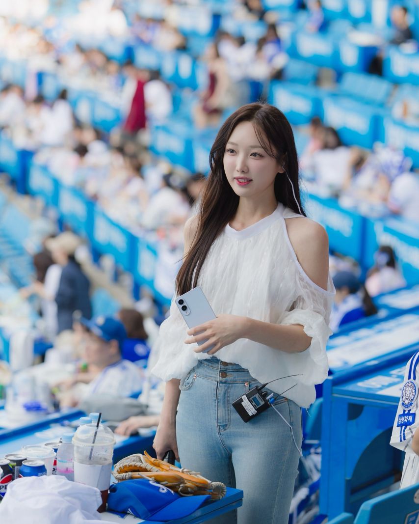 김세연 아나운서1_1.jpg