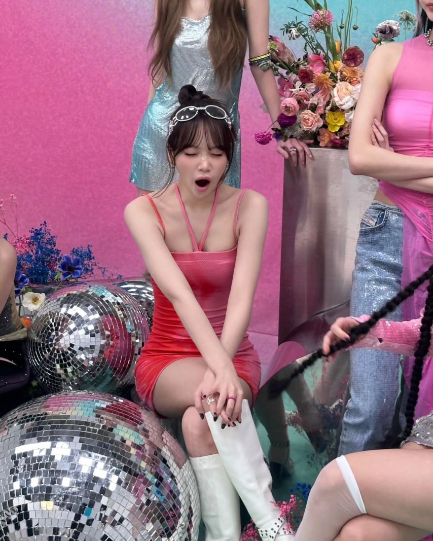 르세라핌 김채원,홍은채1_1.jpg