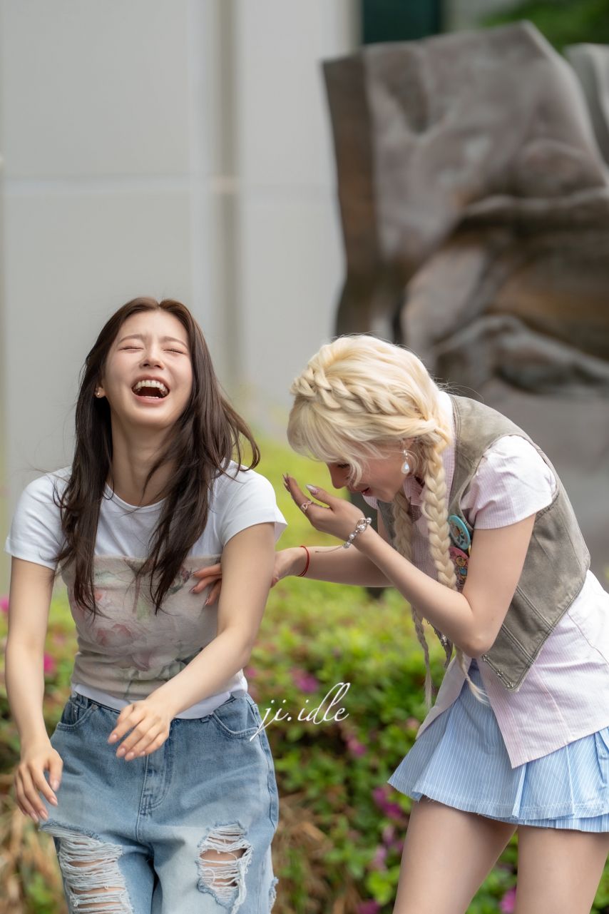 오늘자 아이들 미연 우기1_4.jpg