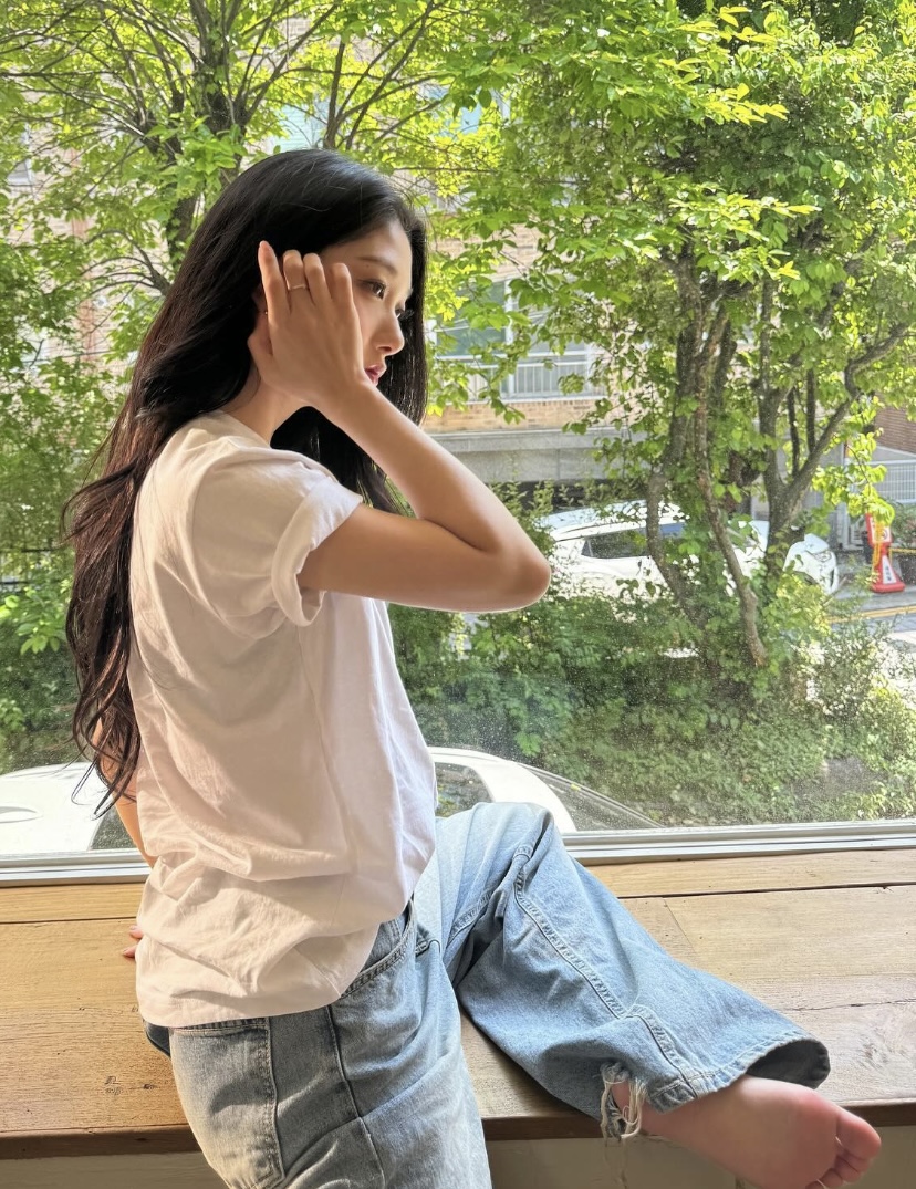 20240522 프로미스나인 서연 확대샷_52189_4.jpeg