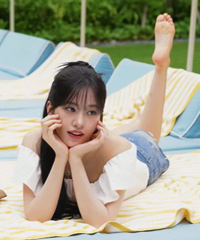 근데 이상하게 안유진 발사진은 많이 안보이는거 같음_50033_1.gif