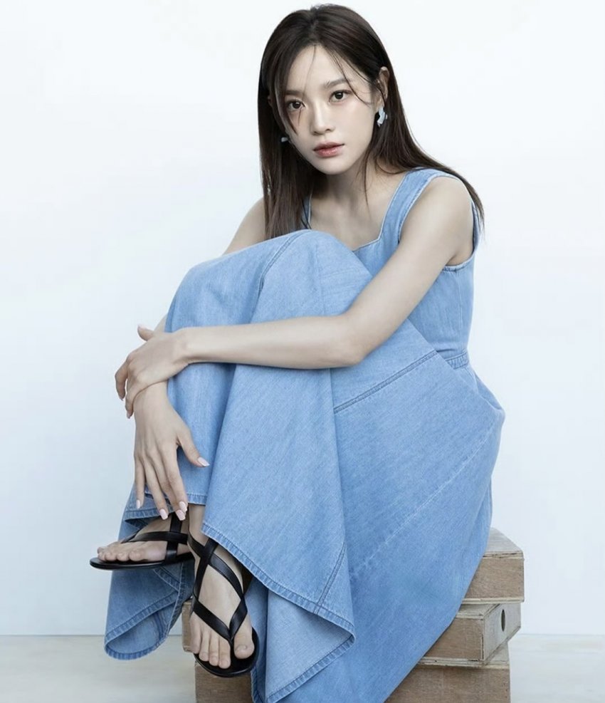 김세정 발_51066_2.jpeg