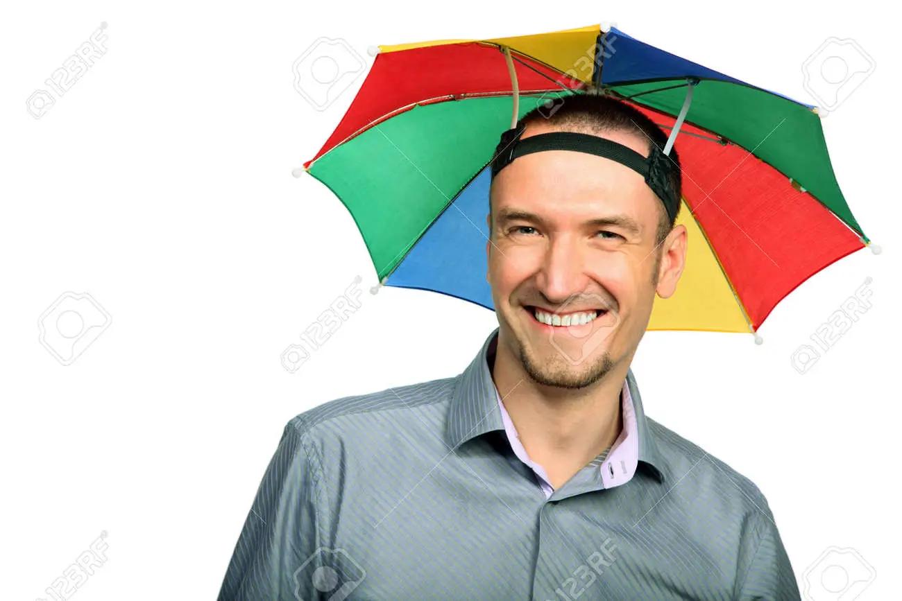 12731999-머리에-무지개-우산-모자와-함께-행복-한-사업가의-초상화.webp.jpg